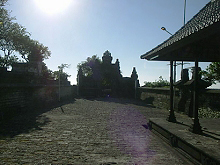 ウルワトゥ寺院の境内