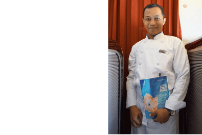 専属シェフが機内で仕上げる厳選メニューの数々を心ゆくまで