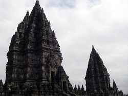ロロ・ジョングラン寺院