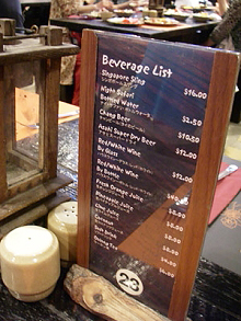 お水と温かいお茶、コーヒー以外のお飲み物は有料です