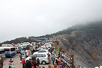 タンクバンプラフ 車の後ろ（写真右側）はすぐ火口。